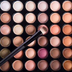 Neutral eyeshadow palette with brush